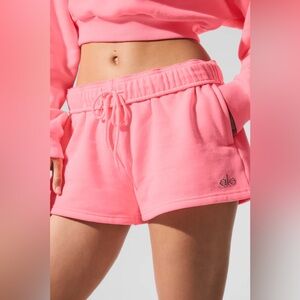 Alo Yoga Accolade Shorts Neon Bubblegum Pink XS NWT